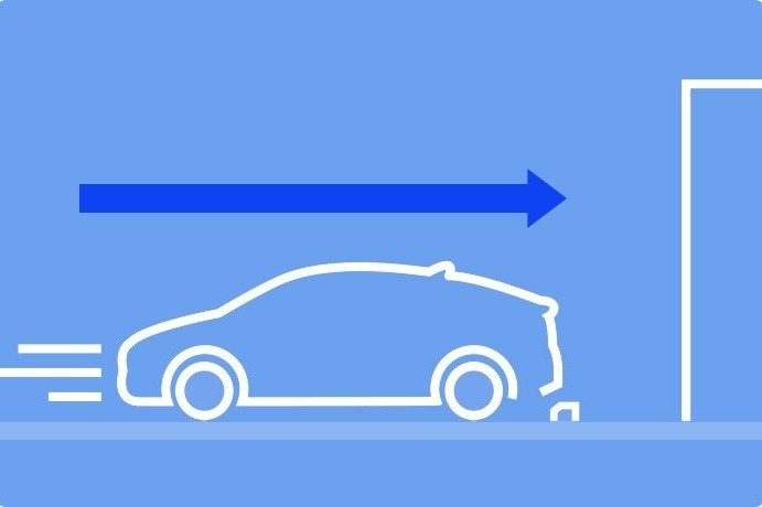 後ろ向き駐車をしようとして、アクセルとブレーキを踏み間違えてしまった!