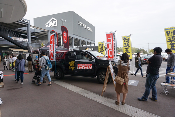 ハイラックスTRDキャノピー装着車