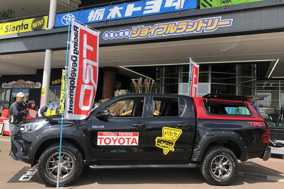 ハイラックスTRDキャノピー装着車