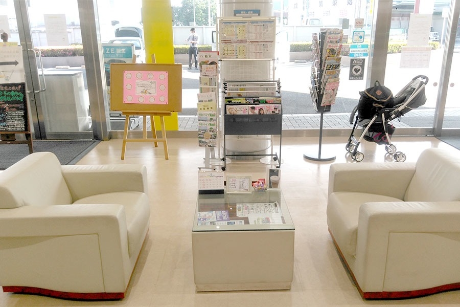 粟宮店 待合スペース(ソファ)
