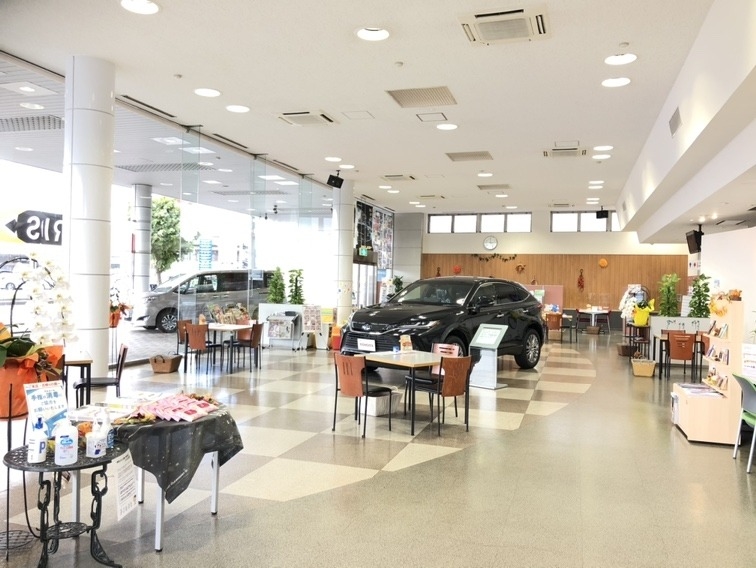 駒生店内装