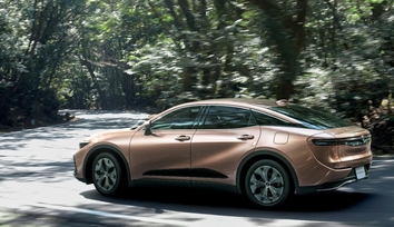 CROSSOVER G（2.5Lハイブリッド車）