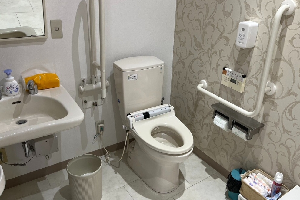 駒生店 多目的トイレ
