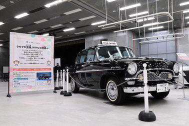 昭和100年館初代クラウン