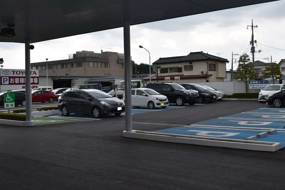 泉が丘店 駐車場
