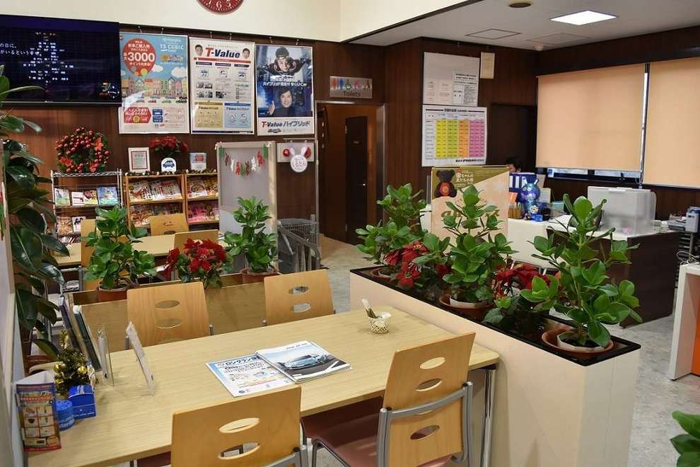 くるめーとつるた店 内観